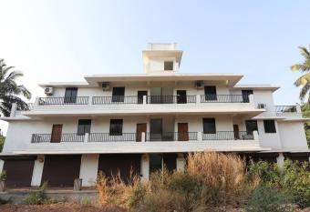 OYO Home 81707 Elegant 1bhk Varca allows 18 year olds to book a room