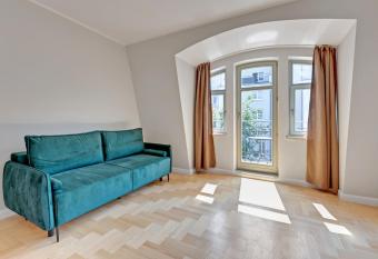 Grand Apartments - Lemon - Monte Cassino allows 18 year olds to book a room