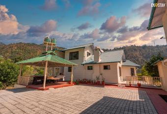 EKO STAY - Shelby Villa has Balcony rooms