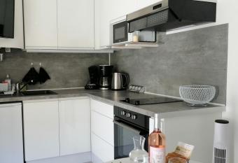 Studio 30m2, parking, vue, r  nov  , proximit   thermes has Balcony rooms