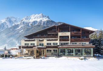 Hotel Rita has Balcony rooms