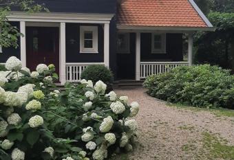 Huize Koempoelan has Balcony rooms