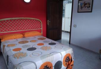 Habitaci  n Amanay con ba  o allows 18 year olds to book a room