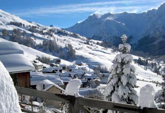 Appartement T3 en station de ski    Aiguilles-en-Queyras has Balcony rooms