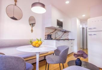 Santa Luzia Apartments By Guestify has Balcony rooms