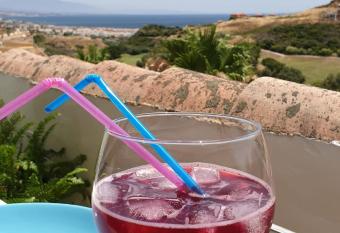 Precioso apartamento, todo equipado, con piscinas has rooms with a private hot tub