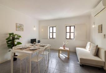 Vilamoura Central by Homing allows 18 year olds to book a room