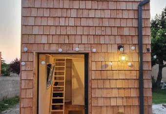 TINY HOUSE Cosy 1 - Angers Green Lodge has Balcony rooms