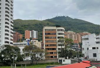 201-Confortable Aparta Estudio Nuevo en Granada has Balcony rooms
