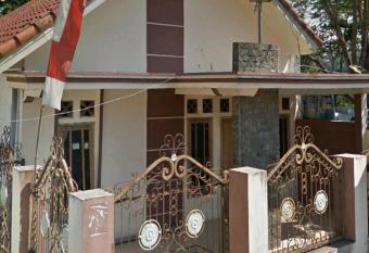 Omah guest house allows 18 year olds to book a room