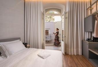 Veneri Boutique Suites allows 18 year olds to book a room