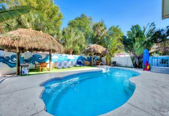 Pink Flamingo Unit, Steps to Beach, Siesta Key Village & Pet-Friendly has Balcony rooms
