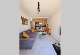 Saint Rapha  l, bel appartement en centre ville ! allows 18 year olds to book a room