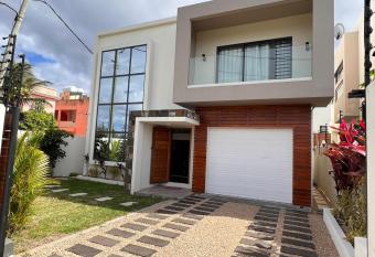 Villa Aussee Mauritius allows 18 year olds to book a room