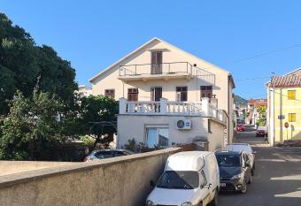 Apartments and Rooms Mazuranic has Balcony rooms