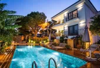 CUNDA P  ER OTEL has Balcony rooms