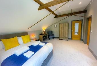 The Strutt Arms has Balcony rooms