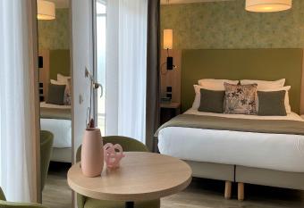 S  jours & Affaires Paris-Malakoff has Balcony rooms