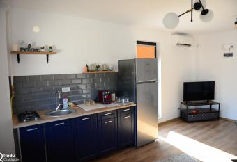 Zarya 11 - Apartament de lux, 2 camere, Mamaia Nord has rooms with a private hot tub