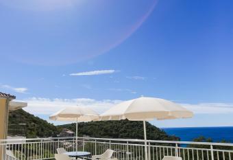 Villa Blanca has Balcony rooms