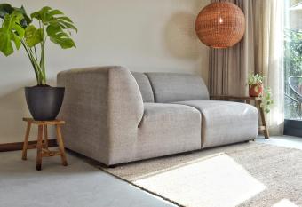 Van Heeckeren Apartments & Suites Nes has rooms with a private hot tub