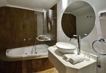 Romano Hotel Boutique allows 18 year olds to book a room