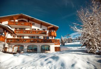 Le Calgary has Balcony rooms