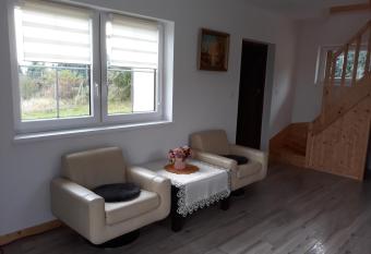 U Tolka Domki Rekreacyjne has rooms with a private hot tub