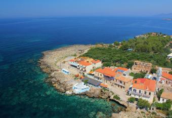 FAROS has Balcony rooms