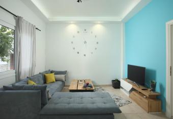 Nikea apartment near Piraeus port and metro st I allows 18 year olds to book a room