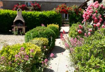 Le cottage normand has rooms with a private hot tub