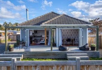 Six on New York allows 18 year olds to book a room