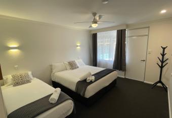 Royal Hotel Motel Scone has Balcony rooms