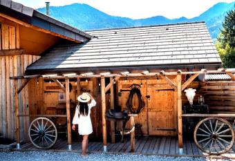 Chalet Saloon avec SPA privatif en illimit   allows 18 year olds to book a room