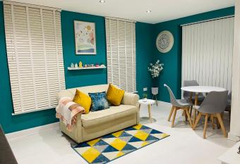 Cheerful 2-bed townhouse in Wakefield with parking has Balcony rooms