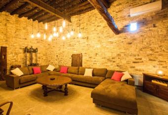 Whitestone Mill has Balcony rooms