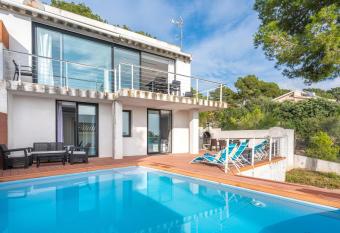 Villa Mirador has Balcony rooms