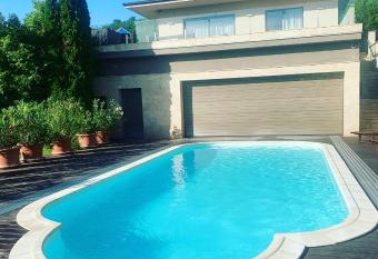 White Luxury Villa Esztergom allows 18 year olds to book a room