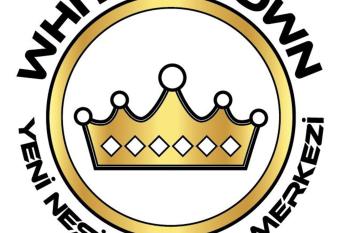 White Crown Apartman ve Ya  am Merkezi has rooms with a private hot tub