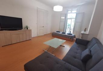 Grand appartement Haussmanien, climatis  , centre ville de Narbonne has Balcony rooms