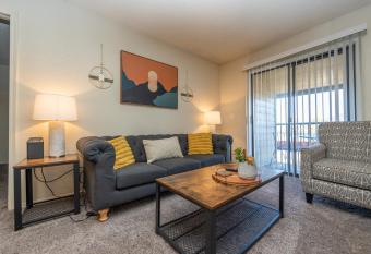 The Poolside Oasis In Norman, OK with GYM! Just 1 mile to OU has Balcony rooms