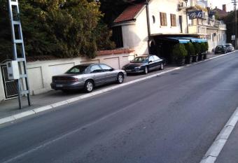 Loli Caffe Apartment has Balcony rooms