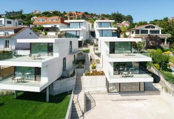 Ac  es Apartamentos Tur  sticos allows 18 year olds to book a room