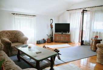 Apartment Ikar has Balcony rooms