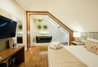 HOTEL RF VISION restaurante girat  rio has rooms with a private hot tub