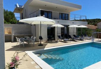 Villa Harmony - appartments with private pool has Balcony rooms