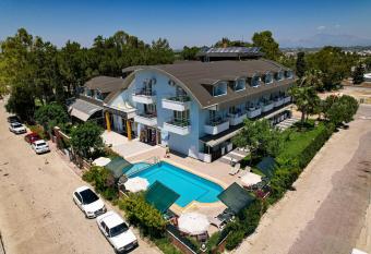 Prenses Sealine Beach Hotel has Smoking/Balcony rooms