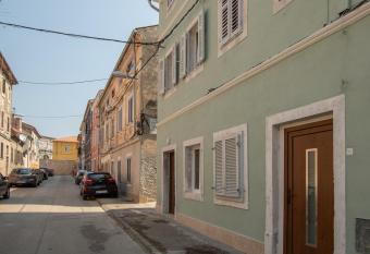 APARTMENTS NESATCIUM PULA has Balcony rooms