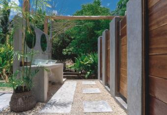 Hostel Local2 allows 18 year olds to book a room