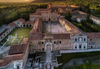 B&B NONNO MICHELE has Balcony rooms